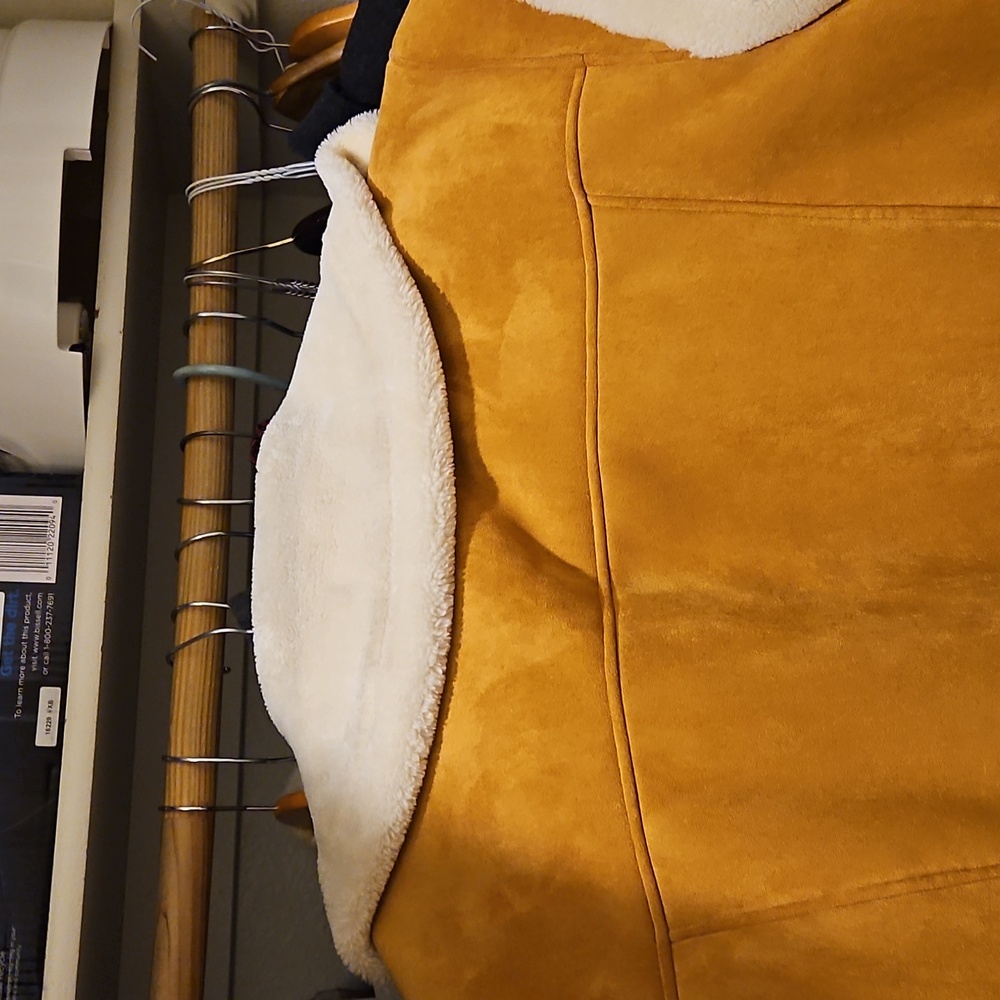 Anthropologie Blank NYC Faux Suede  Tan and Cream Sherpa Lined Vest Sz L - Picture 9 of 11